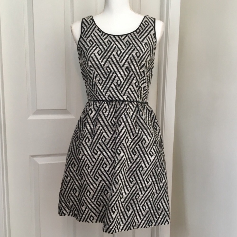OUTBACK RED Sleeveless Tweed Black and White Dress